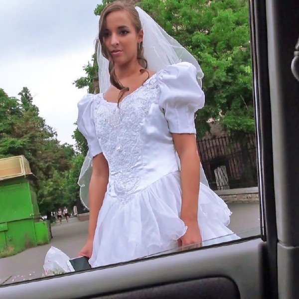 Незнакомец подвез невесту на свадьбу за минет