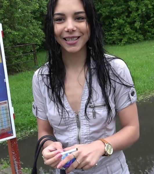 Девочка в мокрой одежде. Смотреть девочка в мокрой одежде онлайн