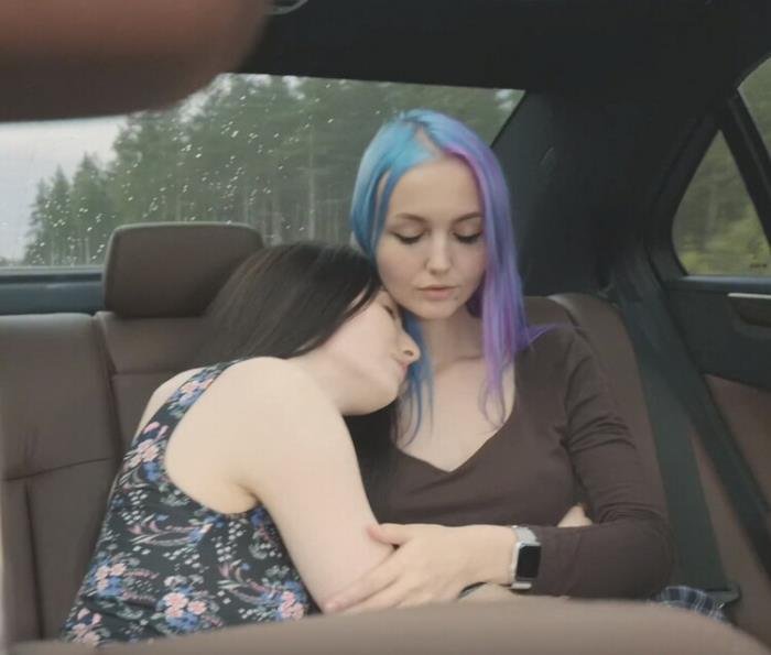 Секс с двумя нимфоманками в машине