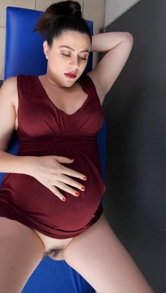Беременная женщина переспала с гинекологом