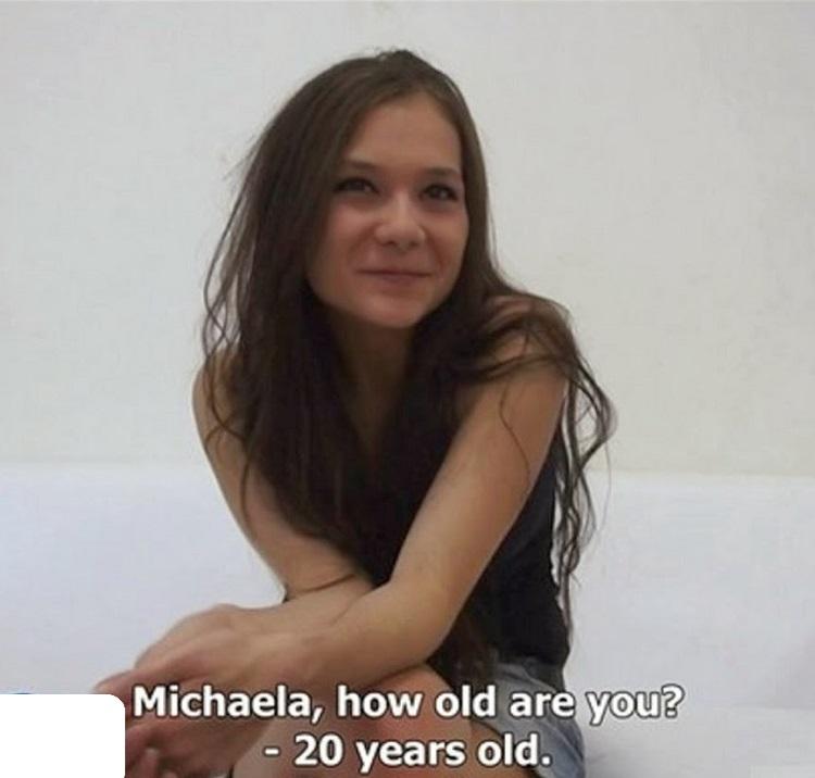Молодая девушка Микаела на порно кастинге