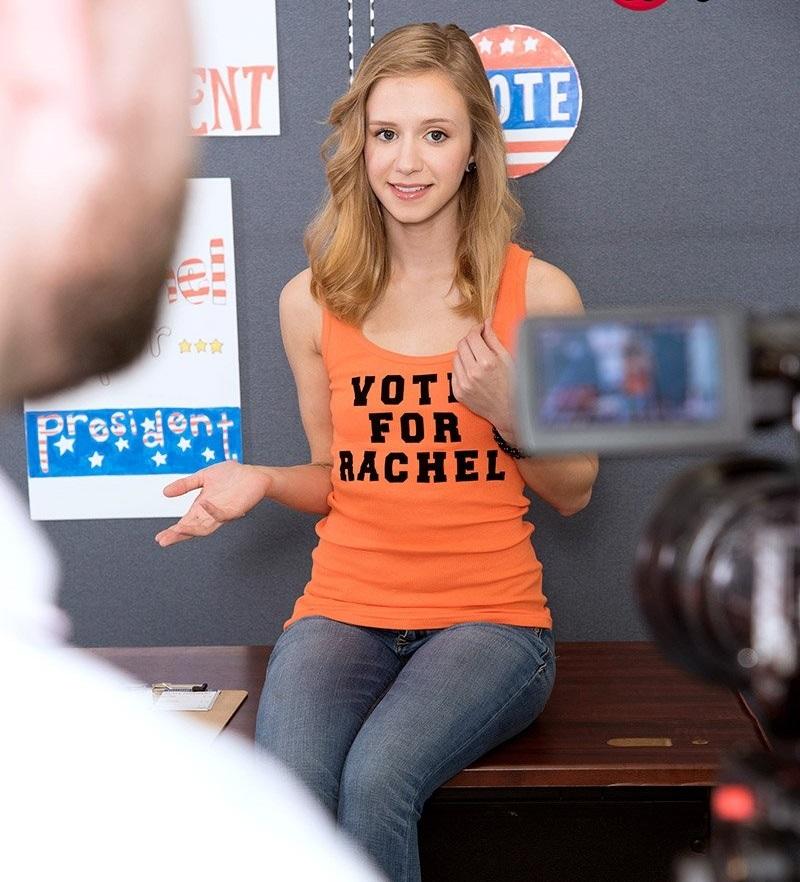 Молодой девушке очень хочется выиграть выборы