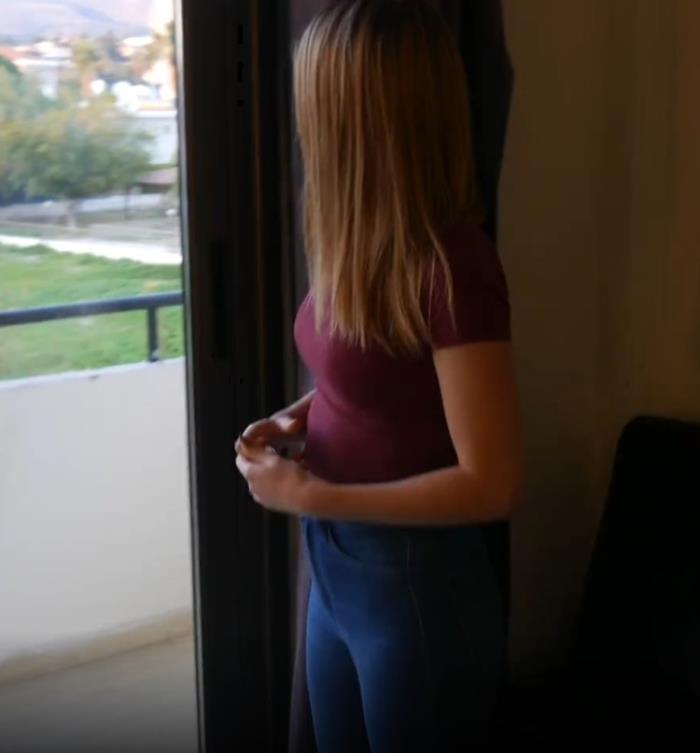Секс перед открытым окном