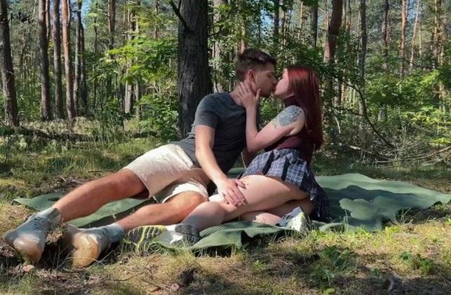 Любительский секс в лесу с подружкой