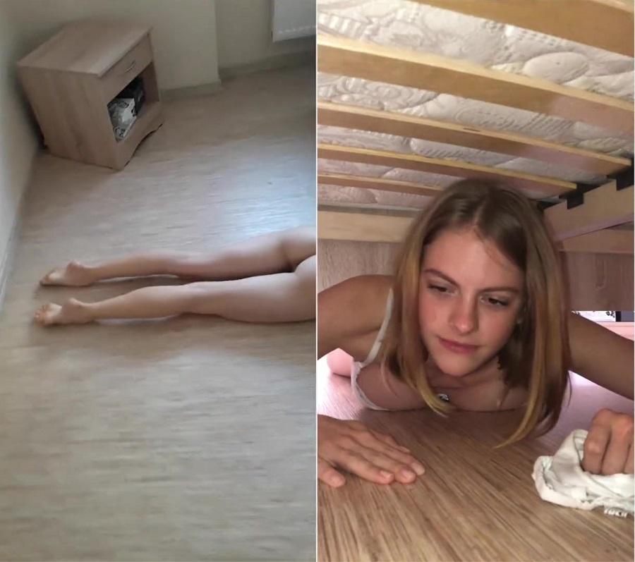 Сводница застряла под кроватью и была трахнута
