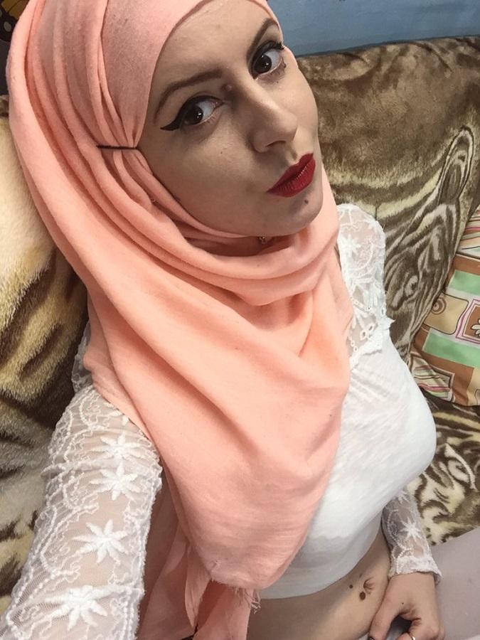 Нарезка секс сцен с девушками в хиджабе