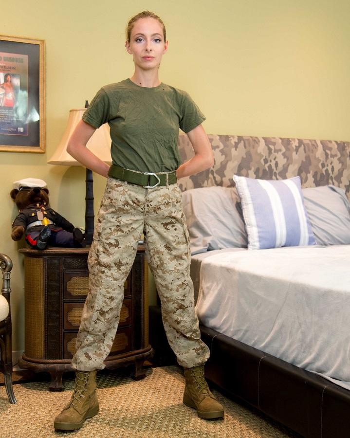 Секс с женщиной в военной форме