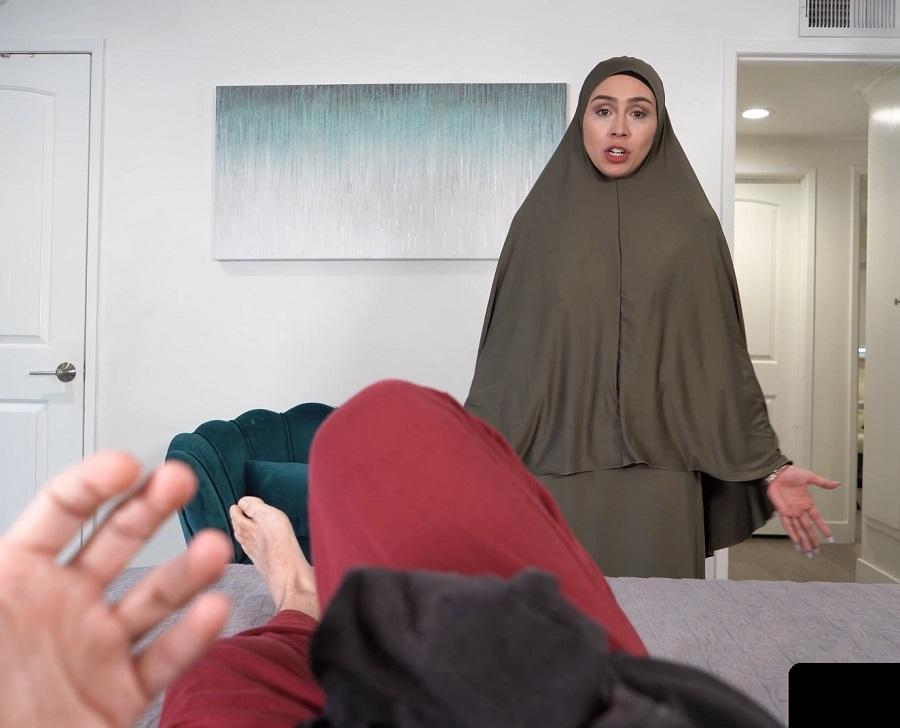 Арабка в хиджабе занимается сексом с пасынком