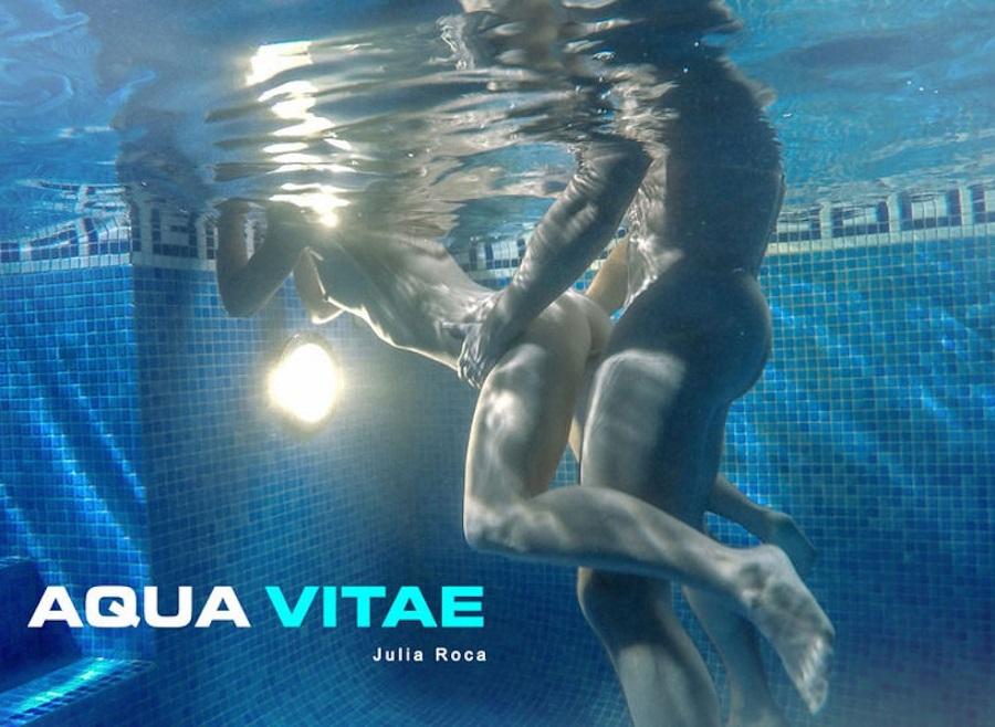 Красивый секс в бассейне с Julia Roca