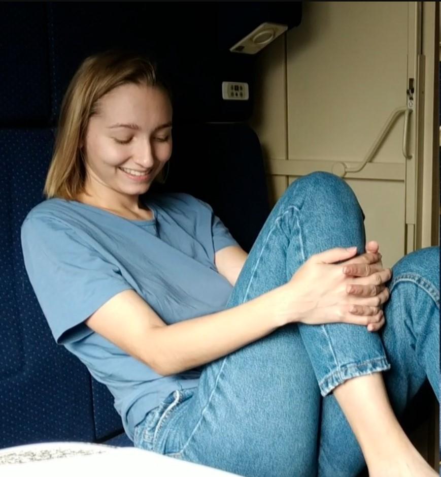 Любительский секс в поезде с милой путешественицей
