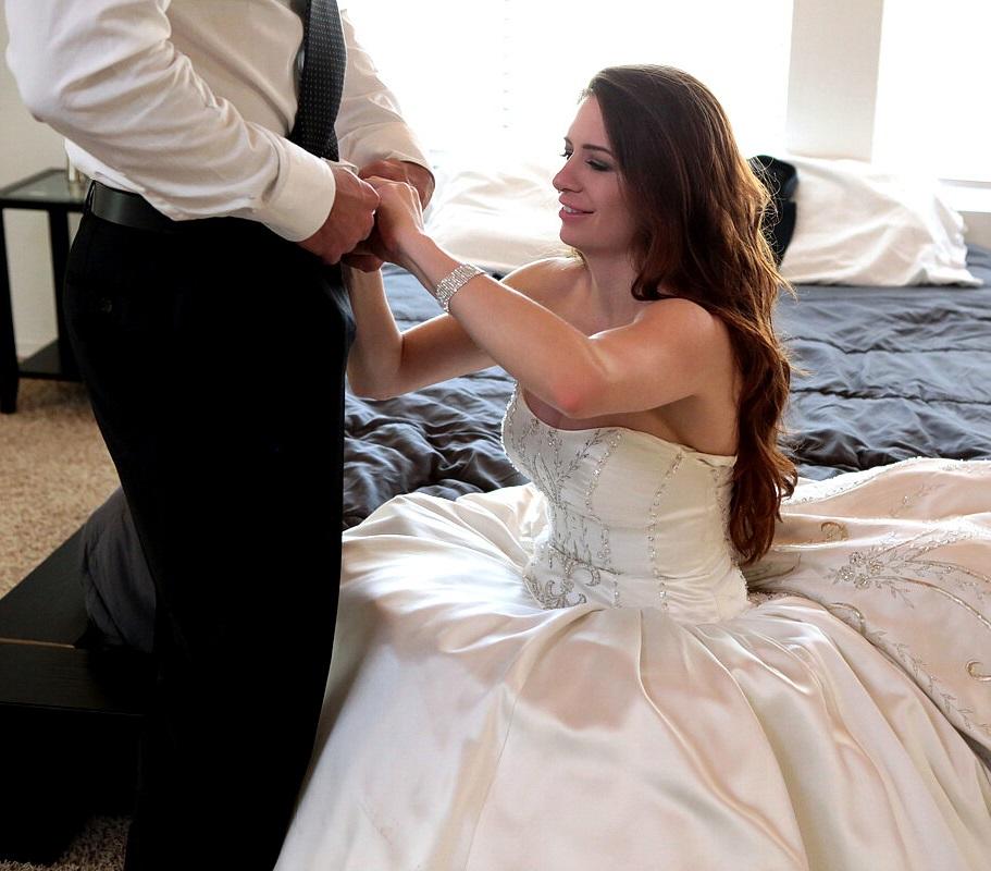 Секс с невестой в свадбеном платье после свадьбы