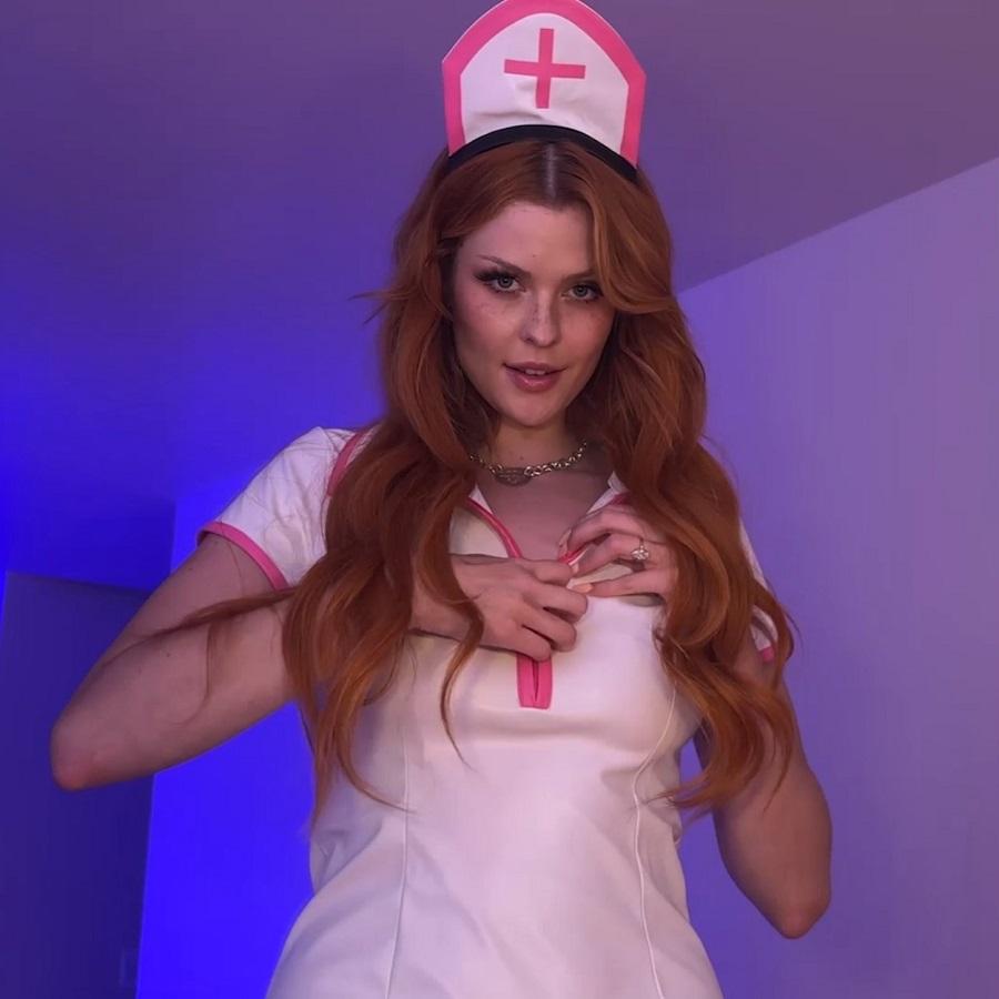 Ролевые секс игры в униформе медсестры Elly Clutch
