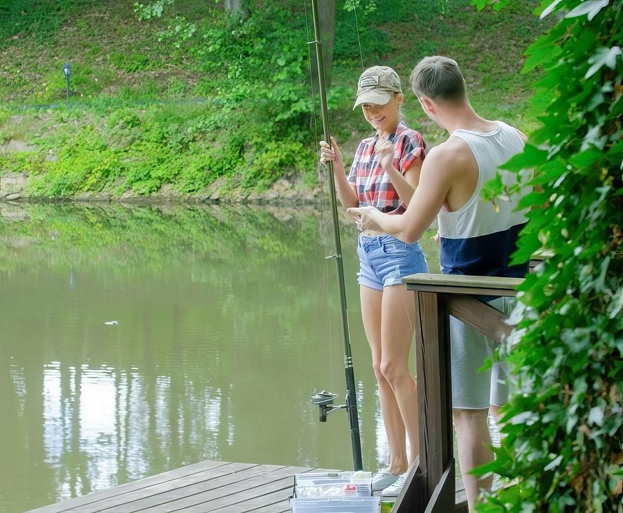 Рыбалка и секс на озере с красивой девушкой
