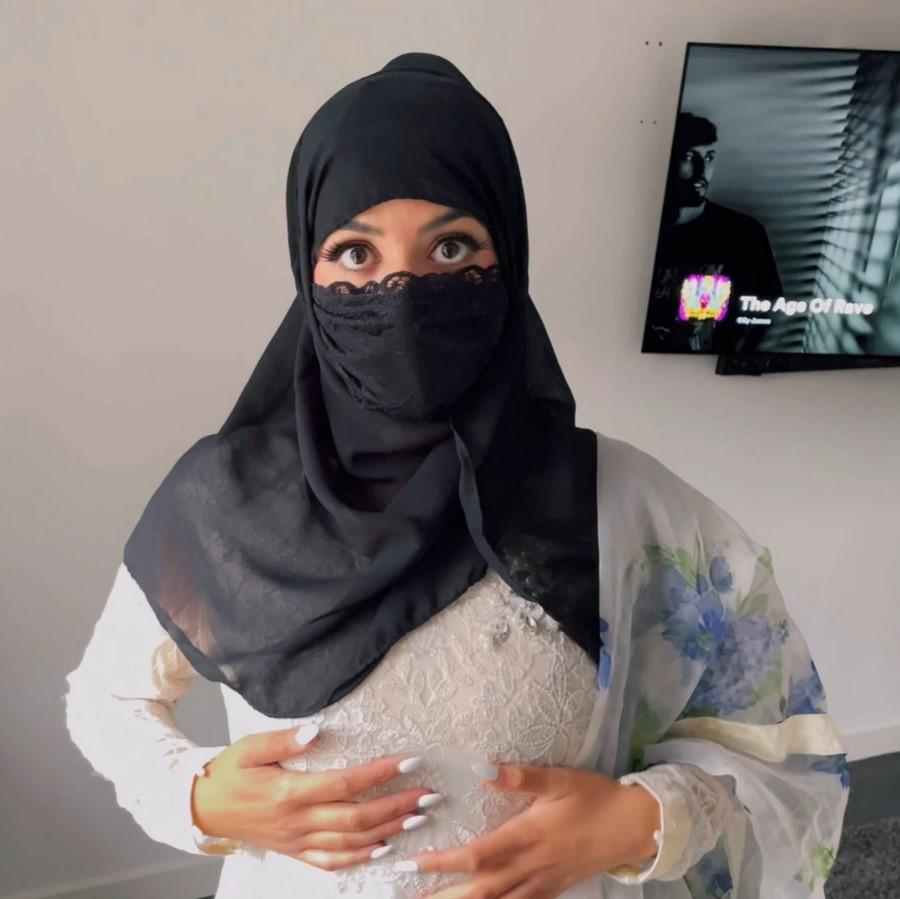 Мусульманка в хиджабе готова заниматься сексом