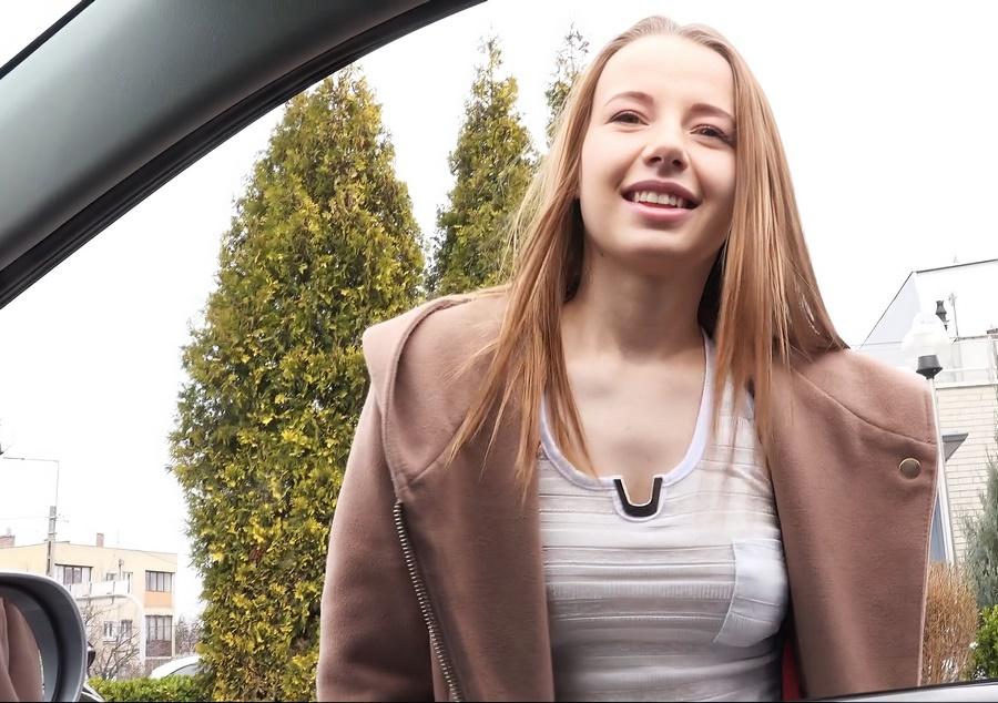 Водитель подцепил молодую девчонку  Olivia Grace и трахнул в машине