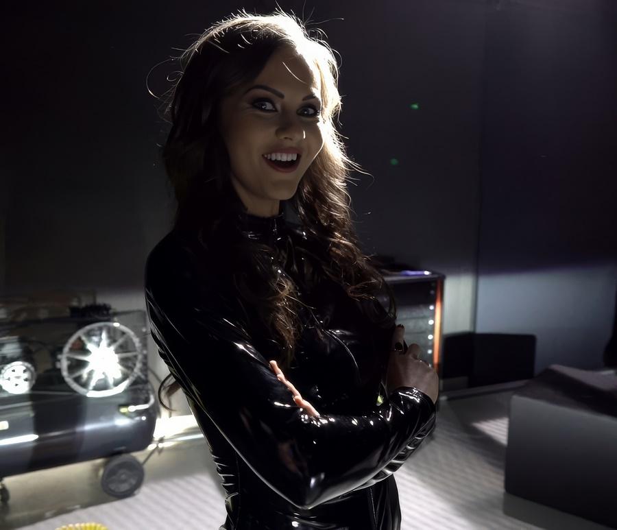 Tina Kay в латексе ждала мужа но приехал пасынок
