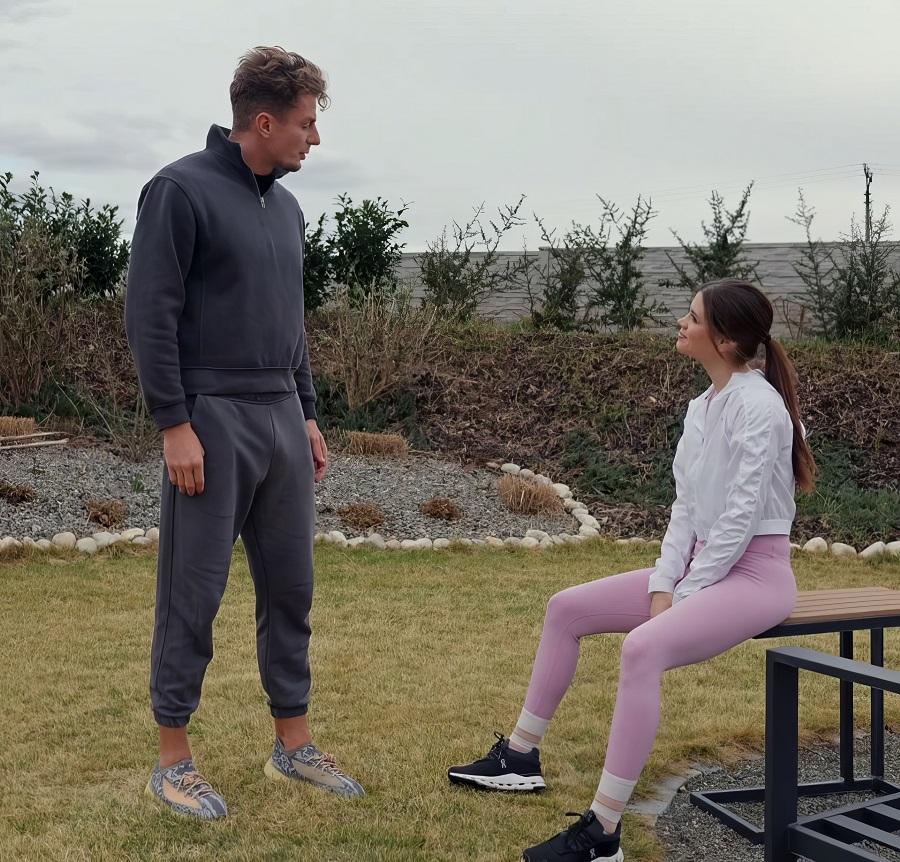 Каприс встретила давнего друга и пригласила к себе