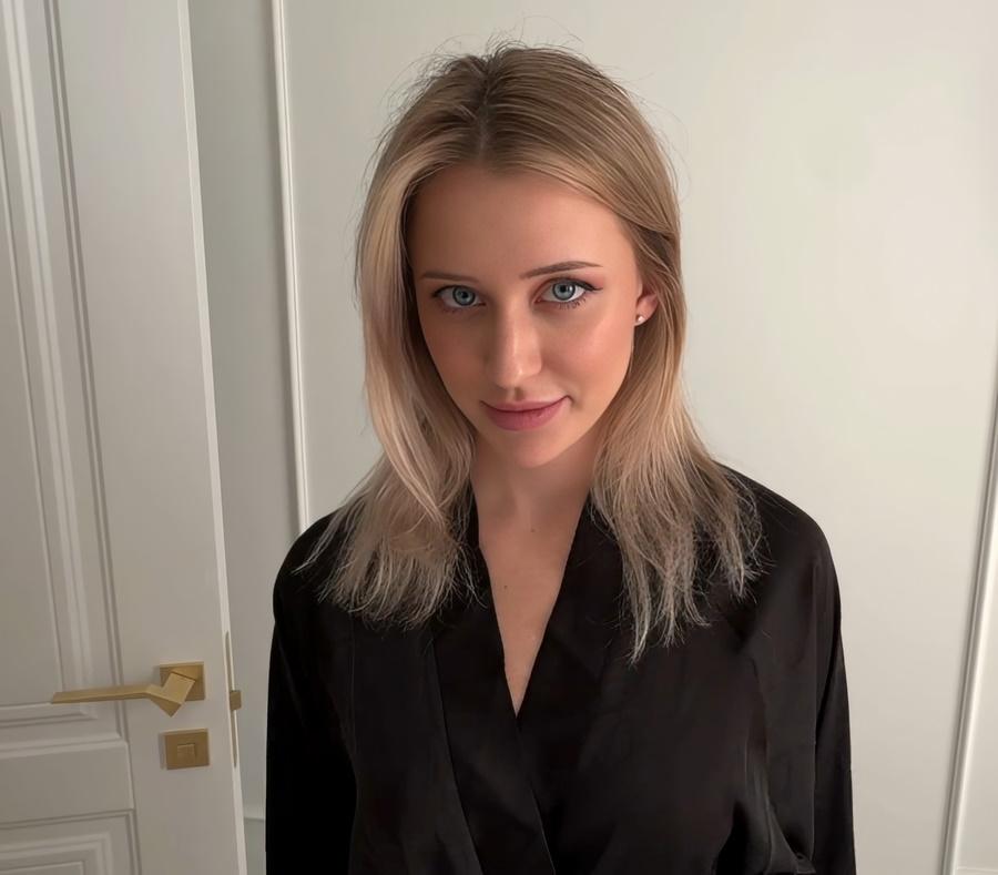 Дерзкая молодая мачеха учит меня пользоваться презервативом! Дерзкая молодая мачеха учит меня пользоваться презервативом!