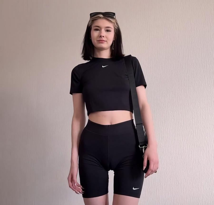 Трахнул молодую подружку с большой верблюжьей лапкой