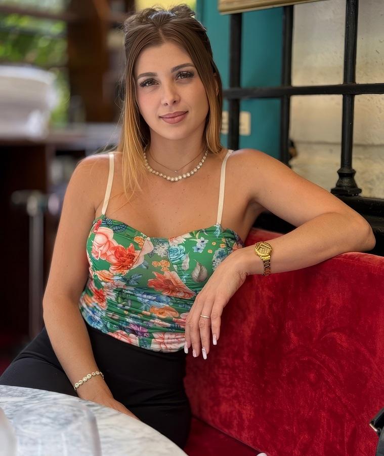 Первое секс видео француженки Maevaa Sinaloa