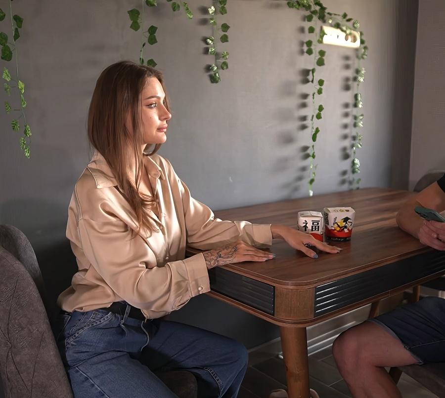 Сводная сестра соблазнила мою девушку и позволила мне присоединиться