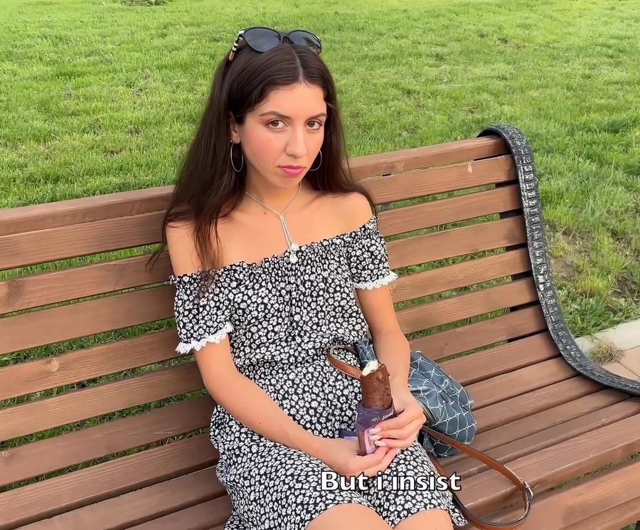 Подцепил милую девушку на улице и трахнул ее с друзьями