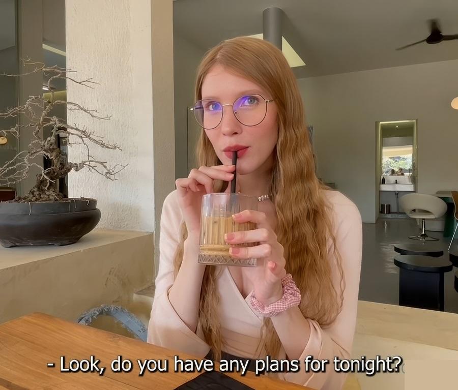 Подцепил в кафе красивую девчонку и вскоре трахнул её