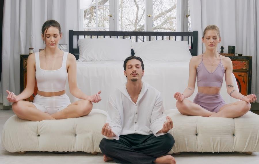 Тантрический йога секс учителя с ученицами