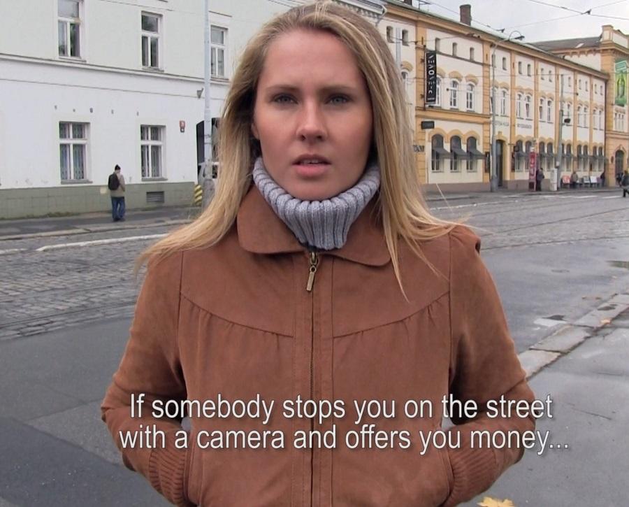 Пикап и трах милой блондинки с волосатой киской Пикап и трах милой блондинки с волосатой киской