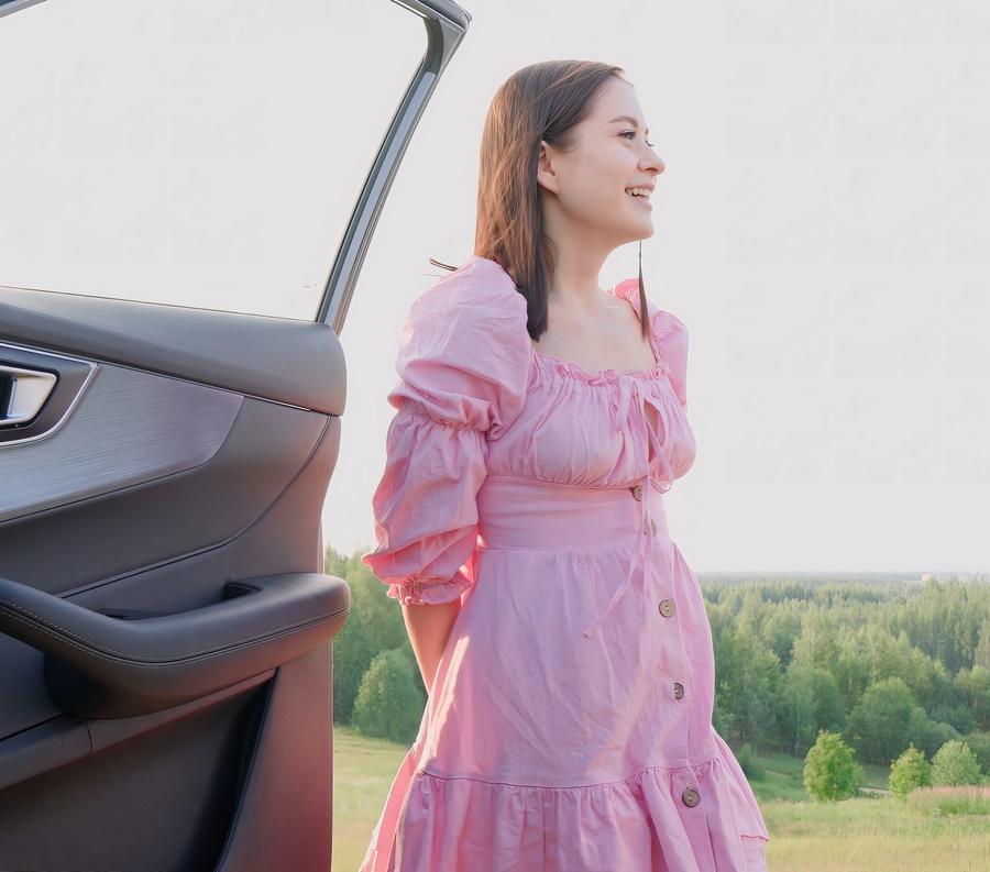 Отказался дальше вести девушку пока она не согласилась заняться сексом