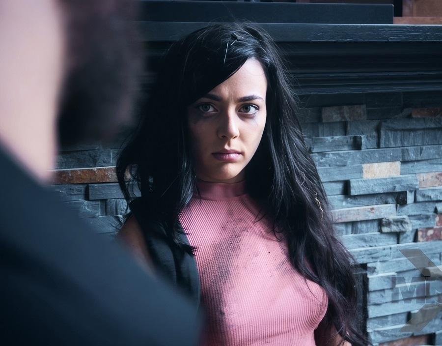 Молодая брюнетка строит план как влюбить в себя женатого мужчина