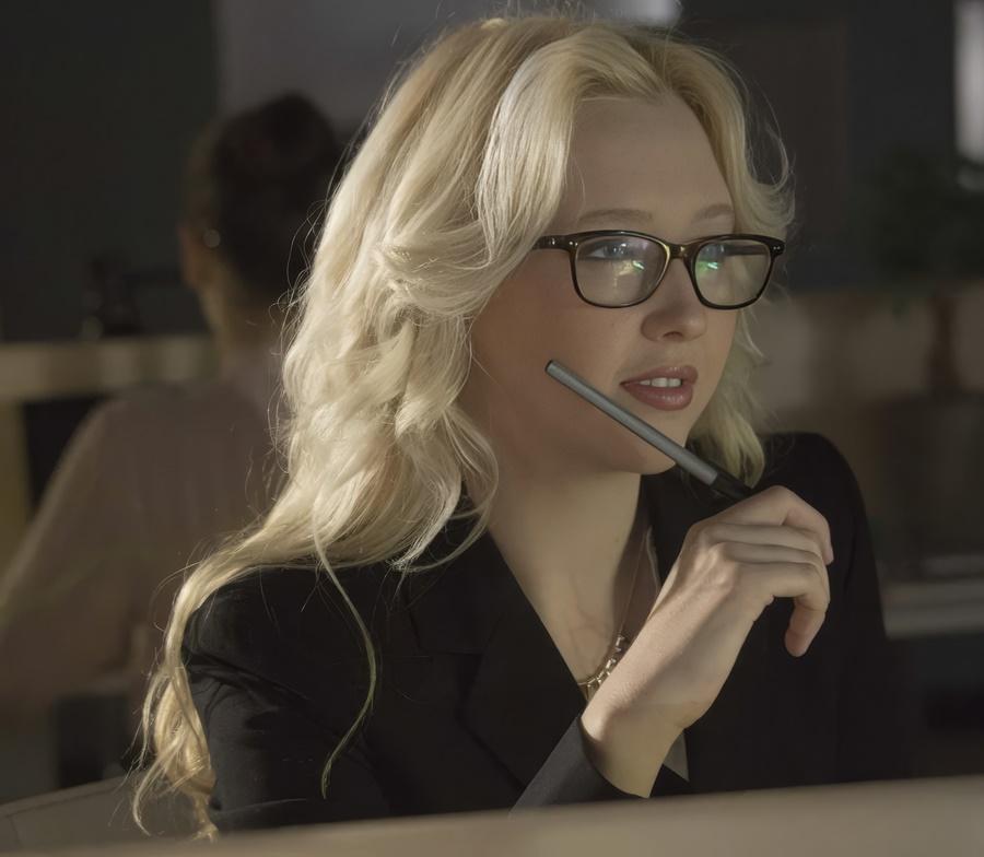 Страстный секс в офисе после работы