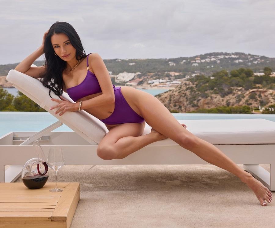 Роскошная молодая жена мстит мужу за измену