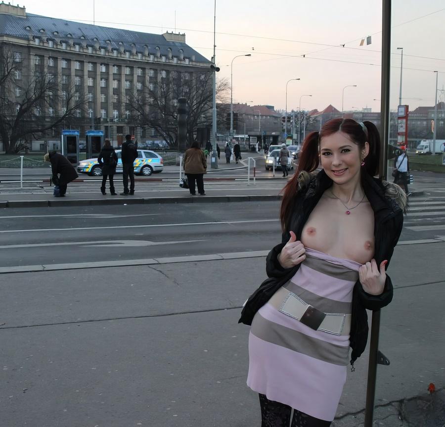 Молодая рыжеволосая студентка Катя отдалась за деньги Молодая рыжеволосая студентка Катя отдалась за деньги