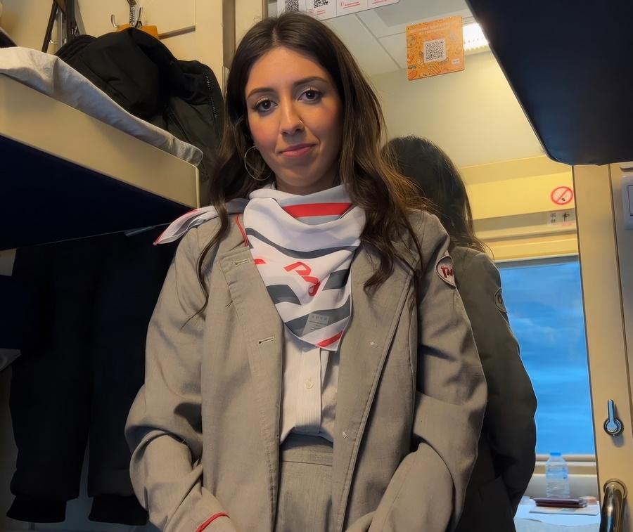 Секс в поезде с проводницей