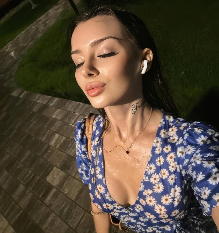 Julie Jess изменяет с соседом перед своей свадьбой