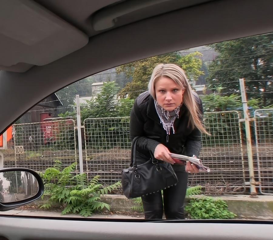 Таксист трахнул красивую клиентку Samantha Jolie