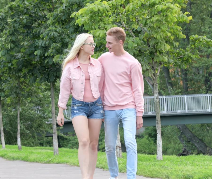 Блондинка Nikki Hill трахается на первом свидании