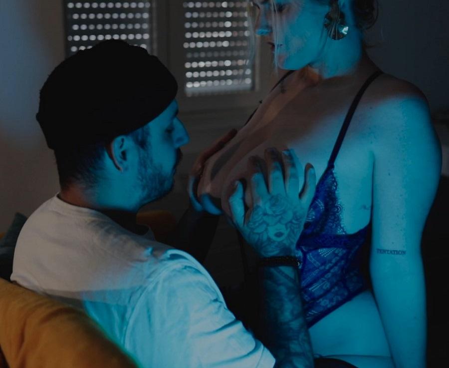 Домашнее секс видео с грудастой милфой снятое профессионально