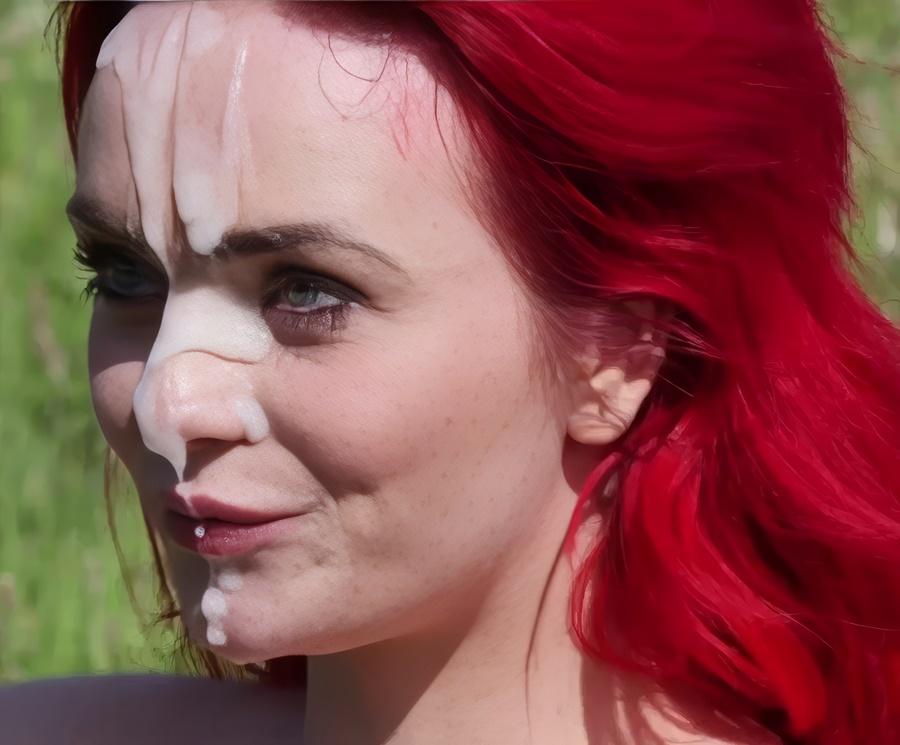 Эксгибиционист обкончал лицо загорающей голой девушкой