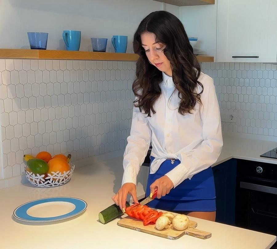 Анальный секс с соседкой в мини юбке