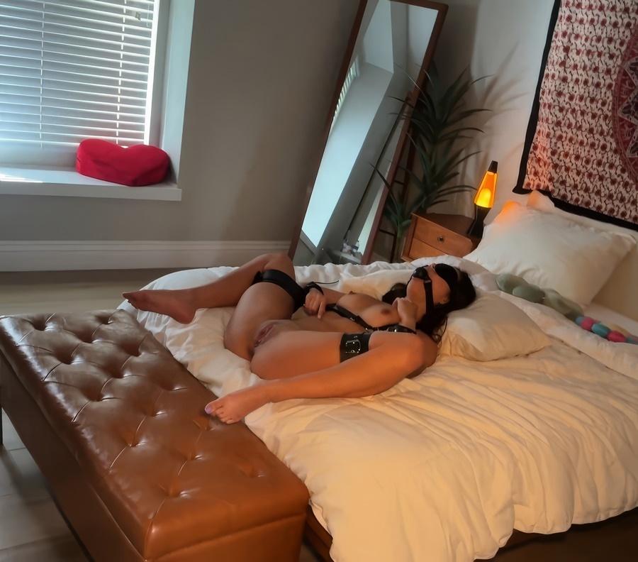 Нашел подругу голой и связанной после чего её трахнул