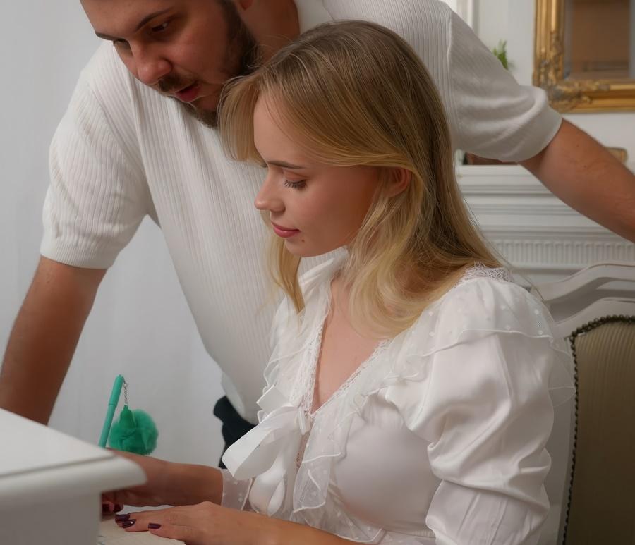 Студентка Mari Moore влюбилась в своего учителя