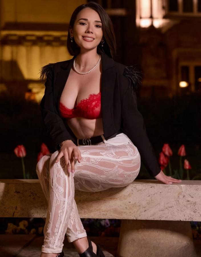 Грудастая красотка Eve Sweet хочет вступить в секс клуб