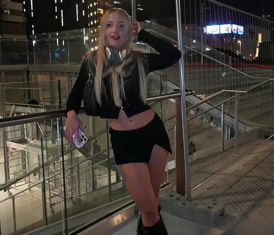 Chloe Chevalier изменила парню с двумя первыми встречными