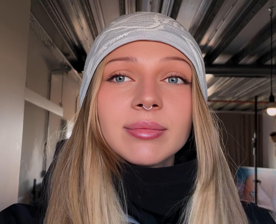 Прогулка девушки Thorri закончилась анальным сексом