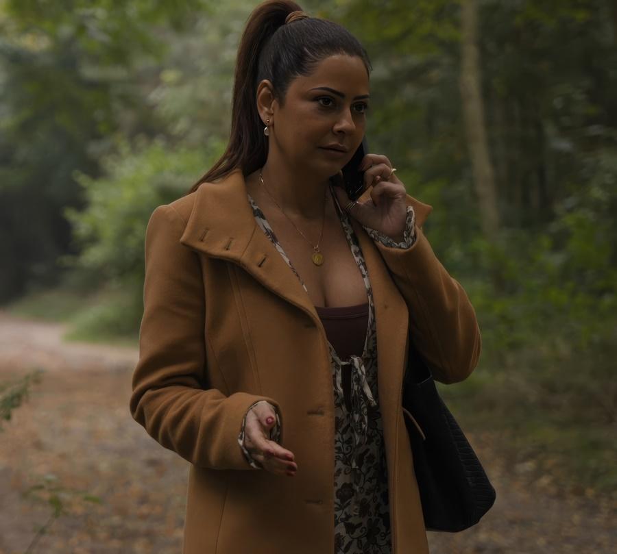 Элегантной женщине пришлось добираться домой автобусом