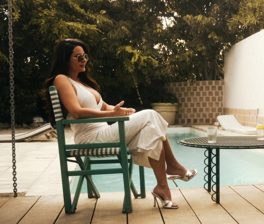 Роскошная женщина завела себе молодого любовника