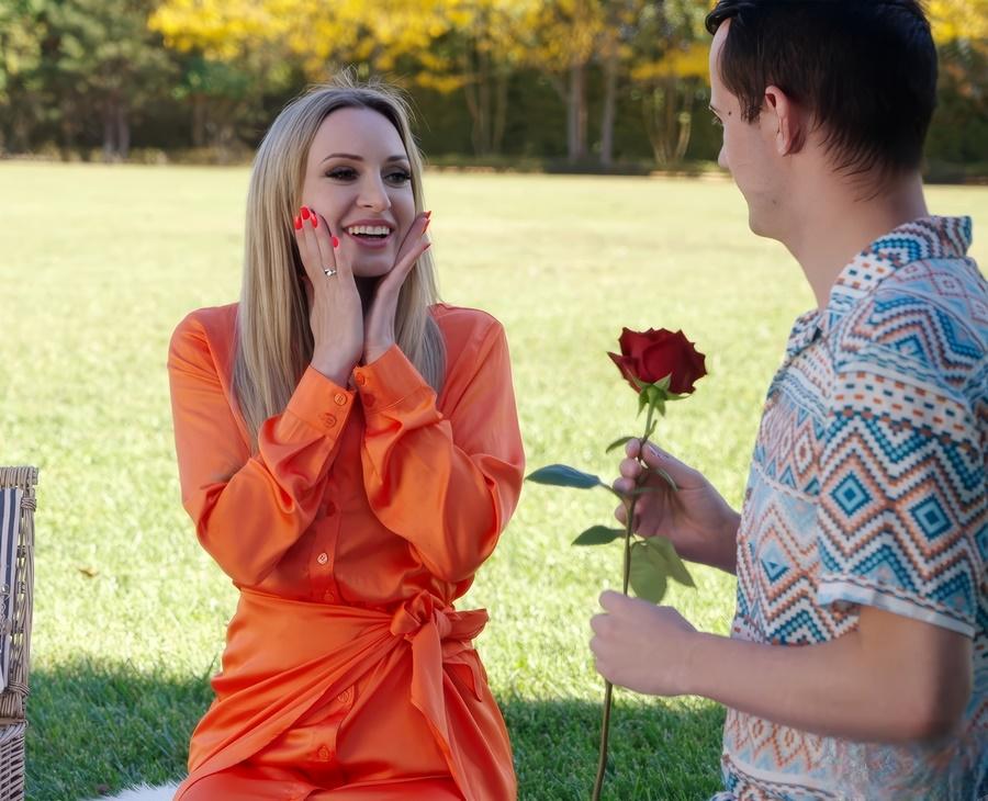 Молодой парнишка повел красивую милфу на романтическое свидание