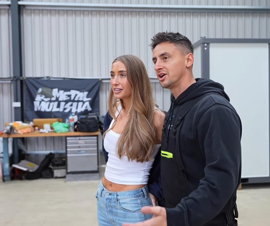 Lillian Phillips трахают дальнобойщики на грузовике